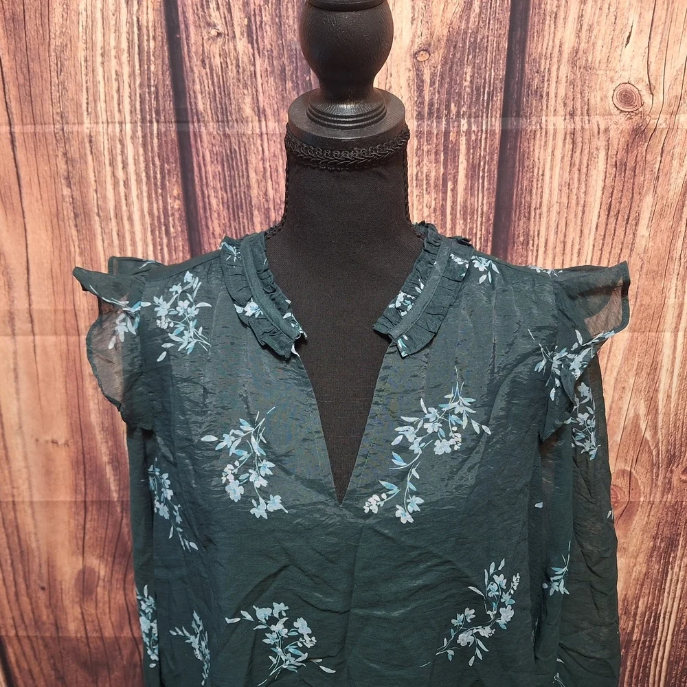 J. Crew Dark Green Floral Blouse with Ruffle Sleeves Womens Size Medium!